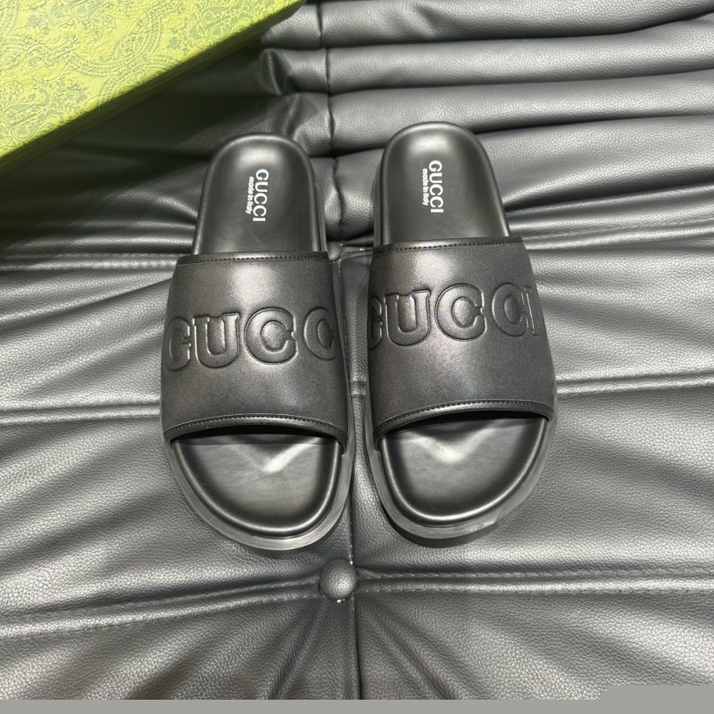 G*u*i slippers
